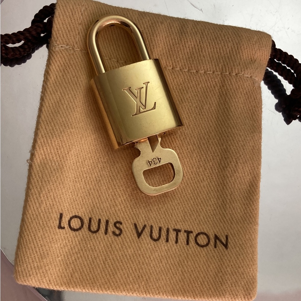 LV 🔐 #434 the 400 series - Picture 7 of 8